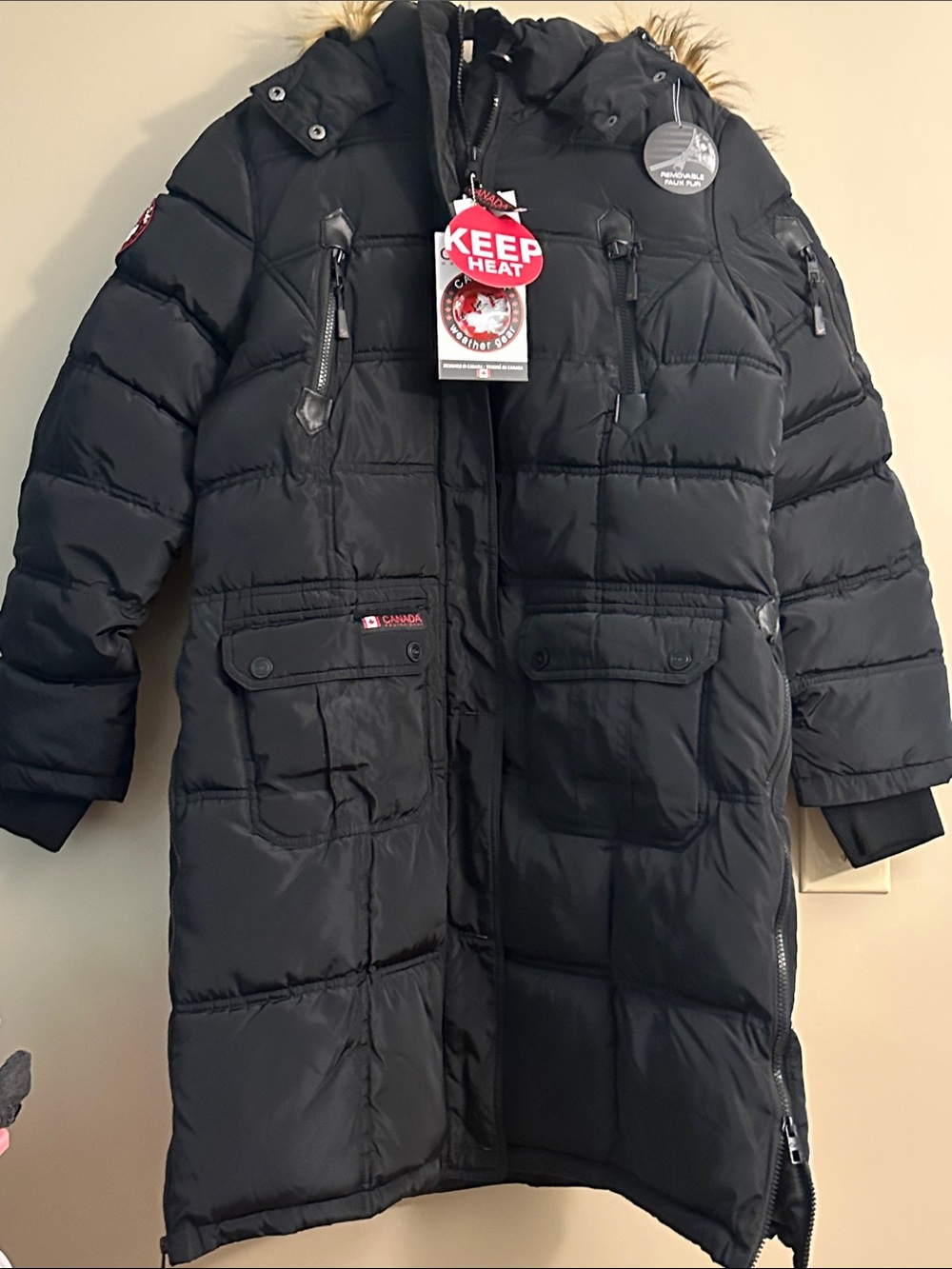 Canada Weather-Resistant Long Black Puffer Coat with Faux Fur Hood